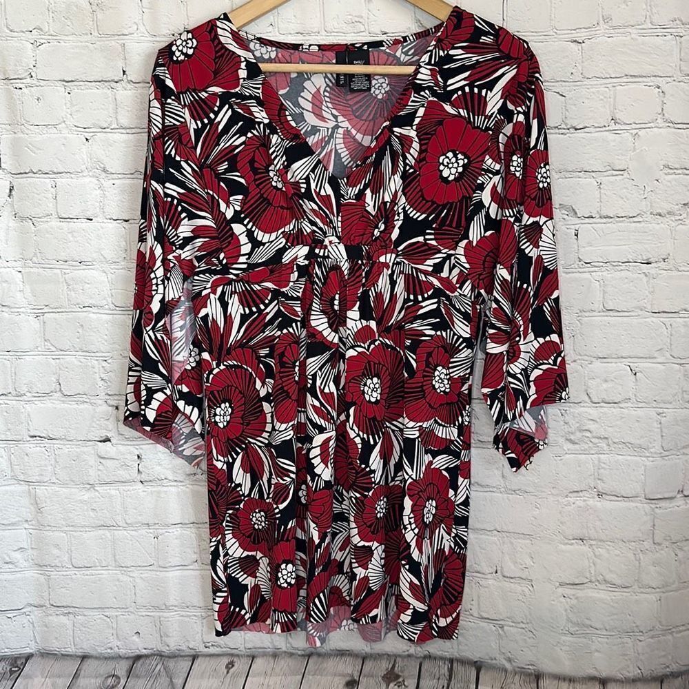 Mixit Black Red White Vneck Women’s 3/4 length Blouse Top Shirt size small